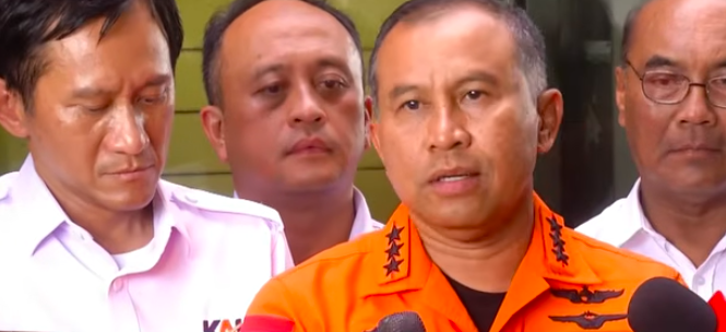 Doc. Kepala Basarnas Marsekal Madya TNI Mohammad Syafii menyampaikan keterangan kepada awak media terkait proses evakuasi korban kecelakaan kereta api di Bekasi Timur saat konferensi pers, Selasa (28/4/2026).