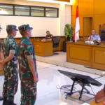 Doc. Suasana persidangan di Pengadilan Militer Jakarta Timur, Rabu (29/4/2026) saat empat terdakwa kasus penyiraman air keras terhadap aktivis KontraS, Andrie Yunus, berdiri di hadapan majelis hakim dalam agenda sidang lanjutan.