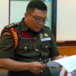 Doc. Oditur Militer Letkol Chk Muhammad Iswadi saat membacakan surat dakwaan terhadap empat terdakwa dalam sidang kasus penyiraman air keras terhadap aktivis HAM Andrie Yunus di Pengadilan Militer II-08, Jakarta, Rabu (29/4/2026).
