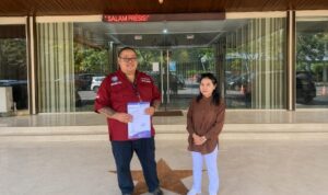 Doc. Donny Andretti bersama Tyas Susanti saat berada di Kantor Direktorat Reserse Kriminal Umum Polda Jawa Tengah usai agenda pengajuan laporan dugaan tindak pidana penggelapan dan penipuan, Jumat (24/4/2026).