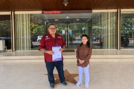 Doc. Donny Andretti bersama Tyas Susanti saat berada di Kantor Direktorat Reserse Kriminal Umum Polda Jawa Tengah usai agenda pengajuan laporan dugaan tindak pidana penggelapan dan penipuan, Jumat (24/4/2026).