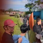 Doc. Tampilan kolase menampilkan proses pengembangan kasus pembunuhan AHA di Kabupaten Bekasi, dengan latar belakang dokumentasi penangkapan terduga pelaku oleh tim kepolisian, sementara pada lingkaran depan terlihat petugas saat melakukan olah tempat kejadian perkara (TKP) di lokasi penemuan jasad korban di dalam freezer kios ayam geprek. (Sumber: Warga).