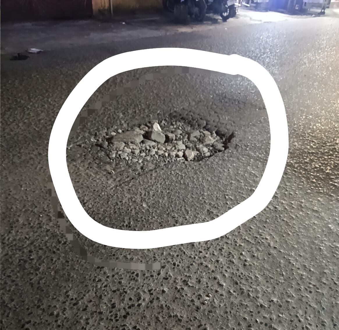 Doc. Kondisi Jalan Teluk Tiram, Kelurahan Telawang, Kecamatan Banjarmasin Barat, Kota Banjarmasin, terlihat berlubang di sejumlah titik, Sabtu (4/4/2026). Kerusakan jalan tersebut dinilai membahayakan keselamatan pengguna jalan yang melintas.