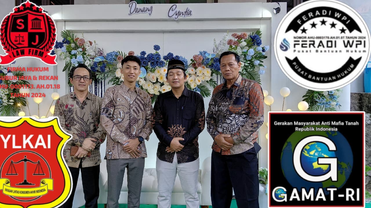 Doc. Ketua PBH FERADI WPI Advokat dan Paralegal DPC Kota Semarang, Sukindar SH., C.PFW., C.MDF., C.JKJ, berfoto bersama keluarga dan tamu undangan saat menghadiri acara ngunduh mantu pernikahan Danang Khoirudin dan Cyntia di Komplek Masjid Al Mulani, Tugurejo, Kecamatan Tugu, Kota Semarang, Sabtu (4/4/2026).