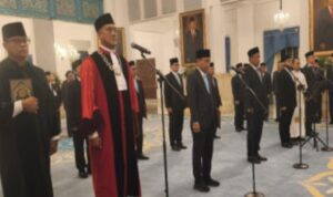 Doc. Liliek Prisbawono Adi berada di lokasi acara pelantikan hakim konstitusi di Istana Negara, Jakarta, sebelum mengikuti rangkaian prosesi resmi pengucapan sumpah jabatan.