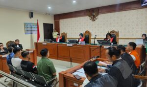 Doc. Suasana persidangan perkara dugaan pembunuhan mahasiswi Universitas Lambung Mangkurat saat berlangsung di Pengadilan Negeri Banjarmasin, dengan agenda pemeriksaan saksi dari pihak jaksa penuntut umum.