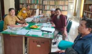 Doc. Perwakilan warga UPT Air Balui bersama pihak terkait melakukan diskusi untuk membahas permasalahan lahan transmigrasi, termasuk dugaan tumpang tindih lahan dan kejelasan status hak atas tanah.