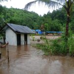 Doc. Kondisi banjir yang merendam kawasan Loksado, Kabupaten Hulu Sungai Selatan, Kalimantan Selatan, Rabu (15/4/2026), terlihat genangan air menutupi jalan lingkungan dan area permukiman warga sehingga menghambat aktivitas sehari-hari.