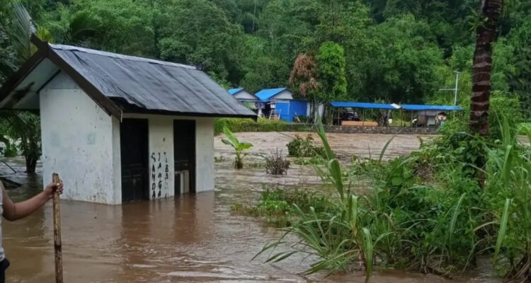 Doc. Kondisi banjir yang merendam kawasan Loksado, Kabupaten Hulu Sungai Selatan, Kalimantan Selatan, Rabu (15/4/2026), terlihat genangan air menutupi jalan lingkungan dan area permukiman warga sehingga menghambat aktivitas sehari-hari.