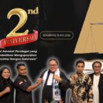 Doc. Ketua Umum FERADI WPI, Adv. Donny Andretti, S.H., S.Kom., M.Kom., tampak di posisi tengah bersama jajaran organisasi dalam sebuah momen kegiatan, foto ini digunakan sebagai ilustrasi kebersamaan dan soliditas organisasi. (Foto: FRADI WPI Official).