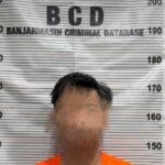 Doc. Terduga pelaku berinisial MH (18) saat menjalani pemeriksaan oleh penyidik di Polresta Banjarmasin. Wajah dalam foto disamarkan (blur) untuk melindungi identitas yang bersangkutan, mengingat proses hukum masih berlangsung serta sebagai bentuk penerapan asas praduga tak bersalah dan perlindungan hak privasi sesuai prinsip kode etik jurnalistik.
