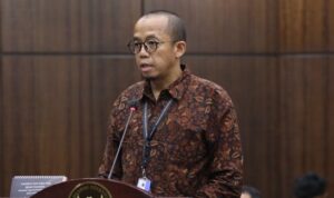 Doc. Perwakilan Telkomsel, Adhi Putranto selaku Vice President SIMPATI Product Marketing, menyampaikan keterangan sebagai Pihak Terkait dalam sidang pengujian Undang-Undang Cipta Kerja di Mahkamah Konstitusi, yang berlangsung di ruang sidang pleno, Jakarta, Kamis (16/4/2026).