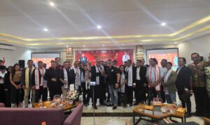 Doc. Seluruh peserta dan jajaran pengurus FERADI WPI berfoto bersama usai pelaksanaan rangkaian acara Milad ke-2 FERADI WPI di Hall Lantai 3 Hotel Trizz, Kota Semarang, Sabtu (18/4/2026), sebagai penutup kegiatan yang berlangsung dalam suasana kebersamaan dan kekhidmatan.