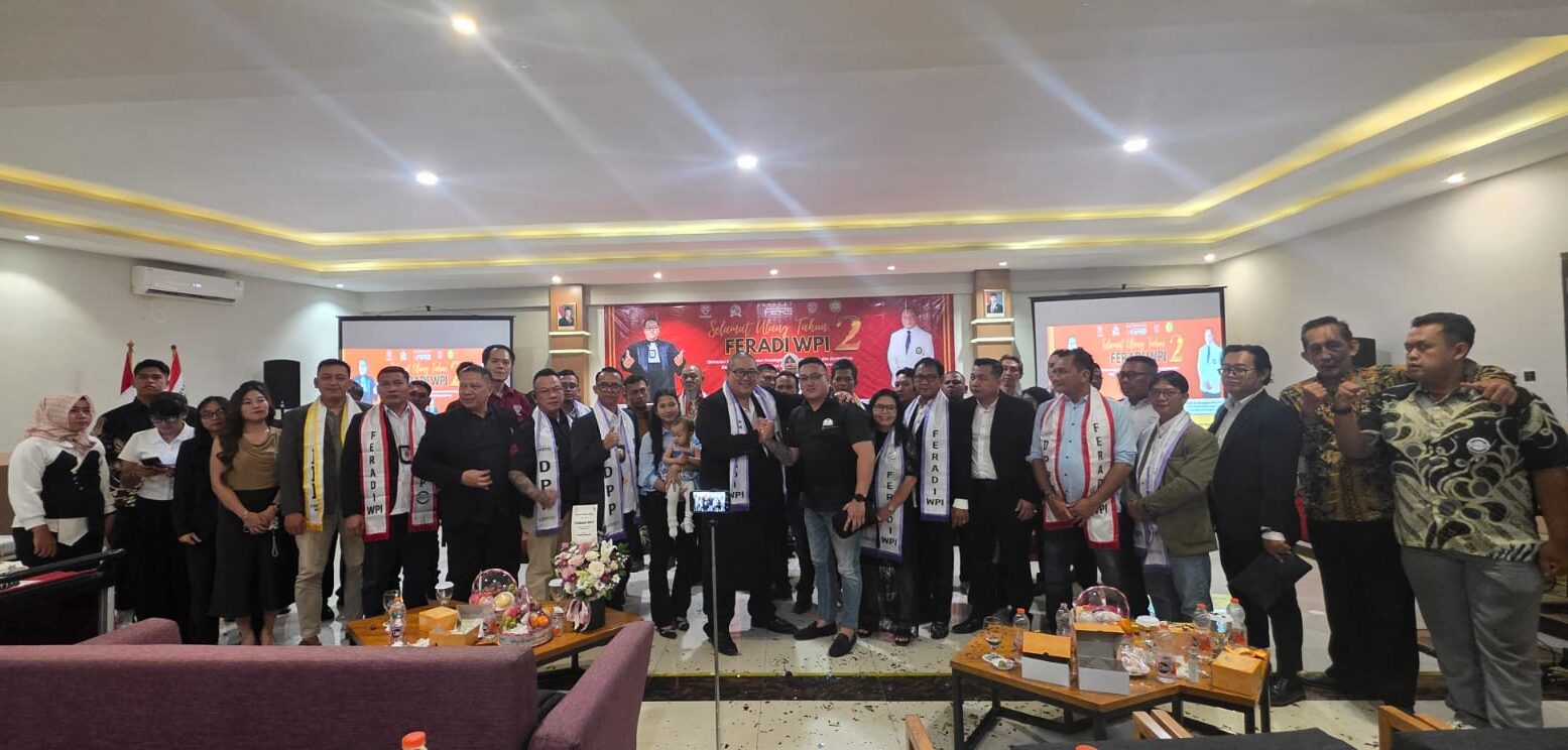Doc. Seluruh peserta dan jajaran pengurus FERADI WPI berfoto bersama usai pelaksanaan rangkaian acara Milad ke-2 FERADI WPI di Hall Lantai 3 Hotel Trizz, Kota Semarang, Sabtu (18/4/2026), sebagai penutup kegiatan yang berlangsung dalam suasana kebersamaan dan kekhidmatan.
