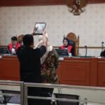 Doc. Suasana persidangan kasus dugaan pembunuhan di Pengadilan Negeri Banjarmasin saat majelis hakim mendengarkan keterangan saksi ahli forensik, Selasa (21/4/2026).
