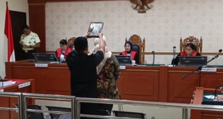 Doc. Suasana persidangan kasus dugaan pembunuhan di Pengadilan Negeri Banjarmasin saat majelis hakim mendengarkan keterangan saksi ahli forensik, Selasa (21/4/2026).