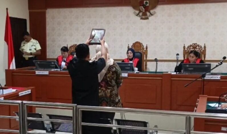 Doc. Suasana persidangan kasus dugaan pembunuhan di Pengadilan Negeri Banjarmasin saat majelis hakim mendengarkan keterangan saksi ahli forensik, Selasa (21/4/2026).
