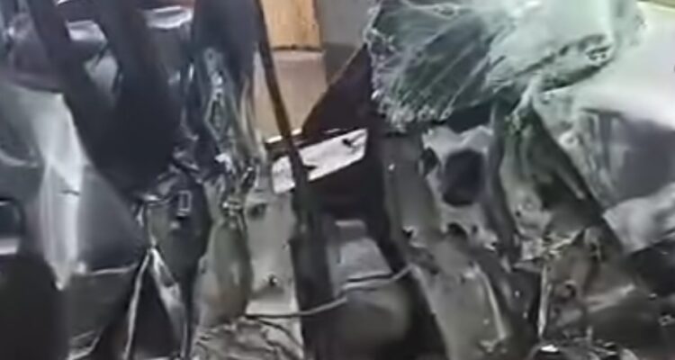 Doc. Kondisi kendaraan pick up dan truk yang mengalami kerusakan akibat kecelakaan di kawasan Jalan Lumba-Lumba, Pelabuhan Trisakti, Banjarmasin, Selasa (21/4/2026).