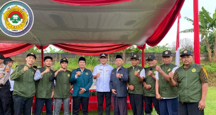 Doc. Personel LDII Kecamatan Ngaliyan bersama unsur TNI dan peserta lainnya berfoto bersama usai mengikuti upacara pembukaan TMMD Sengkuyung Tahap II Tahun Anggaran 2026 di Lapangan Suler, Kelurahan Wates, Kecamatan Ngaliyan, Kota Semarang, Rabu (22/4/2026).