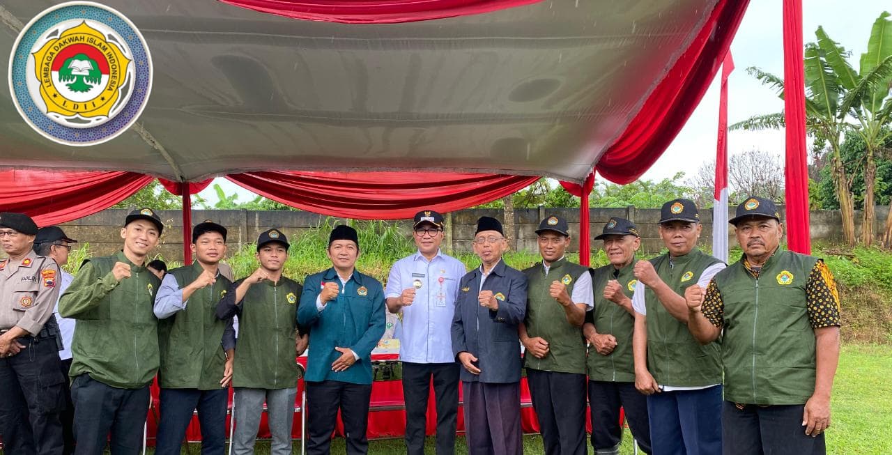 Doc. Personel LDII Kecamatan Ngaliyan bersama unsur TNI dan peserta lainnya berfoto bersama usai mengikuti upacara pembukaan TMMD Sengkuyung Tahap II Tahun Anggaran 2026 di Lapangan Suler, Kelurahan Wates, Kecamatan Ngaliyan, Kota Semarang, Rabu (22/4/2026).