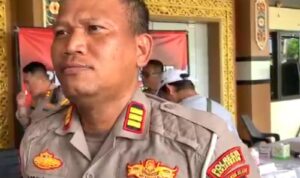 Doc. Kasat Lantas Polresta Banjarmasin, AKP Embang Pramono, memberikan keterangan kepada awak media terkait kronologi kecelakaan lalu lintas yang terjadi di simpang Sultan Adam, Banjarmasin.