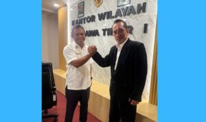 Doc. Yulianto Kiswocahyono berjabat tangan dengan perwakilan Kanwil DJP Jawa Timur I usai audiensi antara KADIN Jawa Timur dan Kanwil DJP Jawa Timur I di Surabaya, Senin (27/4/2026).