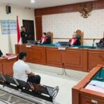 Doc. Suasana persidangan perkara kematian mahasiswi Universitas Lambung Mangkurat (ULM) di Pengadilan Negeri Banjarmasin saat agenda pembacaan tuntutan terhadap terdakwa, Selasa (28/4/2026). Sidang dipimpin majelis hakim dan dihadiri jaksa penuntut umum serta tim kuasa hukum terdakwa.