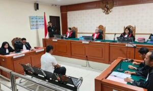 Doc. Suasana persidangan perkara kematian mahasiswi Universitas Lambung Mangkurat (ULM) di Pengadilan Negeri Banjarmasin saat agenda pembacaan tuntutan terhadap terdakwa, Selasa (28/4/2026). Sidang dipimpin majelis hakim dan dihadiri jaksa penuntut umum serta tim kuasa hukum terdakwa.