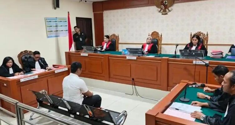 Doc. Suasana persidangan perkara kematian mahasiswi Universitas Lambung Mangkurat (ULM) di Pengadilan Negeri Banjarmasin saat agenda pembacaan tuntutan terhadap terdakwa, Selasa (28/4/2026). Sidang dipimpin majelis hakim dan dihadiri jaksa penuntut umum serta tim kuasa hukum terdakwa.