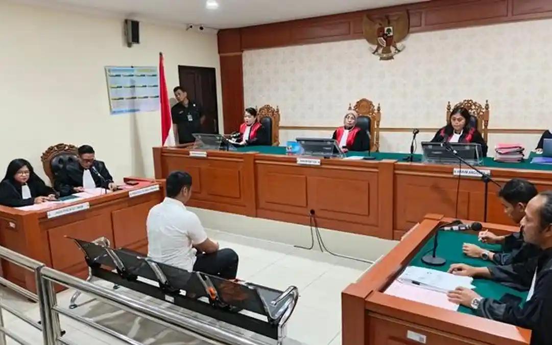 Doc. Suasana persidangan perkara kematian mahasiswi Universitas Lambung Mangkurat (ULM) di Pengadilan Negeri Banjarmasin saat agenda pembacaan tuntutan terhadap terdakwa, Selasa (28/4/2026). Sidang dipimpin majelis hakim dan dihadiri jaksa penuntut umum serta tim kuasa hukum terdakwa.