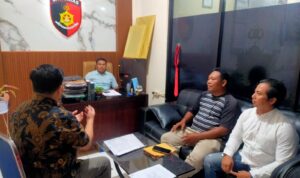 Doc. Tim Firma Hukum Subur Jaya & Partner berada di ruang pelayanan Polres Tabanan bersama pihak kepolisian usai koordinasi terkait penanganan perkara klien, Rabu (29/4/2026).