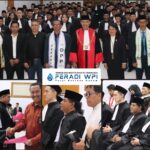 Doc. Kompilasi suasana prosesi pengambilan sumpah/janji advokat anggota FERADI WPI di Ruang Sidang Utama Pengadilan Tinggi Bandung, Kamis (30/4/2026), yang diikuti Erwin Maulana, S.H. dan Mikael Kaka, S.H., didampingi jajaran pengurus organisasi.