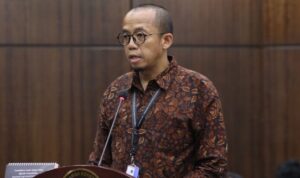 Doc. Perwakilan Telkomsel, Adhi Putranto selaku Vice President SIMPATI Product Marketing, menyampaikan keterangan sebagai Pihak Terkait dalam sidang pengujian Undang-Undang Cipta Kerja di Mahkamah Konstitusi, yang berlangsung di ruang sidang pleno, Jakarta, Kamis (16/4/2026).