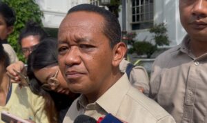 Doc. Menteri Investasi sekaligus Menteri ESDM, Bahlil Lahadalia, menyampaikan keterangan kepada awak media usai menghadiri rapat terbatas di Kompleks Istana Kepresidenan, Jakarta, terkait kebijakan harga BBM dan rencana pengembangan CNG sebagai alternatif energi.