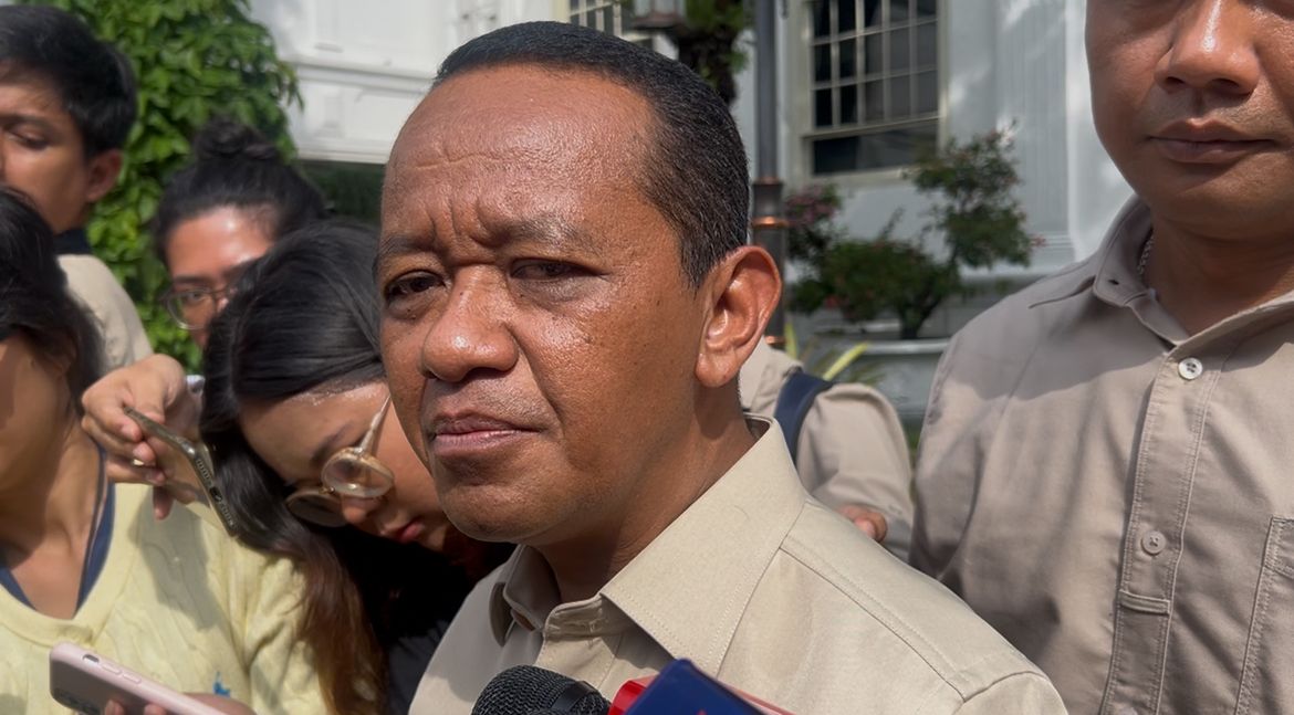 Doc. Menteri Investasi sekaligus Menteri ESDM, Bahlil Lahadalia, menyampaikan keterangan kepada awak media usai menghadiri rapat terbatas di Kompleks Istana Kepresidenan, Jakarta, terkait kebijakan harga BBM dan rencana pengembangan CNG sebagai alternatif energi.