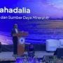 Doc. Bahlil Lahadalia menyampaikan pidato dalam acara Sinergi Alumni IPB Untuk Bangsa, Sabtu (2/5/2026). Dalam kesempatan tersebut, Menteri ESDM menyoroti transformasi energi nasional serta usulan perbedaan perlakuan pajak antara kendaraan berbahan bakar minyak dan kendaraan listrik.