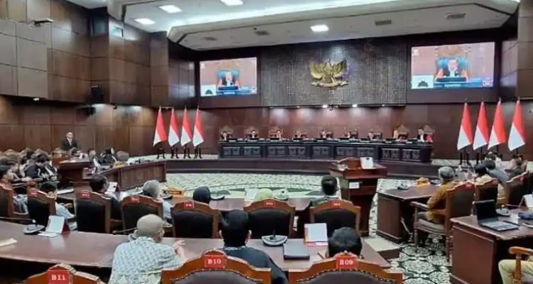 Doc. Suasana sidang pembacaan putusan pengujian Undang-Undang Ibu Kota Negara (UU IKN) di ruang sidang Mahkamah Konstitusi, Jakarta, Selasa (12/5/2026). Mahkamah Konstitusi menolak seluruh permohonan pengujian UU IKN dan menegaskan status Jakarta masih resmi sebagai ibu kota negara hingga diterbitkannya Keputusan Presiden terkait pemindahan ibu kota ke Ibu Kota Nusantara (IKN).