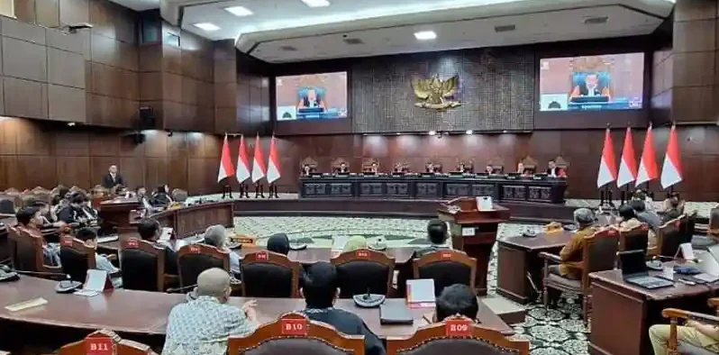 Doc. Suasana sidang pembacaan putusan pengujian Undang-Undang Ibu Kota Negara (UU IKN) di ruang sidang Mahkamah Konstitusi, Jakarta, Selasa (12/5/2026). Mahkamah Konstitusi menolak seluruh permohonan pengujian UU IKN dan menegaskan status Jakarta masih resmi sebagai ibu kota negara hingga diterbitkannya Keputusan Presiden terkait pemindahan ibu kota ke Ibu Kota Nusantara (IKN).