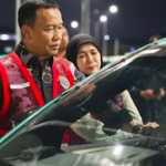 Doc. Petugas dari Kementerian Perhubungan melakukan inspeksi mendadak (sidak) di pool operasional Taksi Green SM, Bekasi, Selasa (28/4/2026). Pemeriksaan dilakukan terhadap armada, dokumen operasional, serta standar keselamatan pascainsiden kecelakaan kereta di Bekasi Timur.