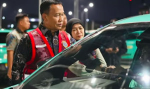 Doc. Petugas dari Kementerian Perhubungan melakukan inspeksi mendadak (sidak) di pool operasional Taksi Green SM, Bekasi, Selasa (28/4/2026). Pemeriksaan dilakukan terhadap armada, dokumen operasional, serta standar keselamatan pascainsiden kecelakaan kereta di Bekasi Timur.