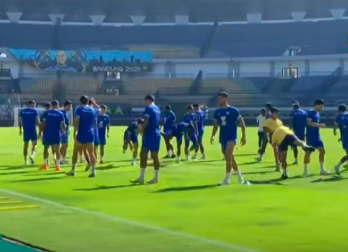 Doc. Tangkapan layar video memperlihatkan para pemain Persib Bandung menjalani sesi latihan sebagai bagian dari persiapan menghadapi pertandingan lanjutan kompetisi Liga 1.