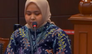 Doc. Manajer Pelaporan Tetap Usaha Pelanggan PLN, Betti Cahya Melani, saat menyampaikan penjelasan dalam sidang Mahkamah Konstitusi (MK) terkait mekanisme token listrik prabayar yang tidak memiliki masa kedaluwarsa seperti kuota internet, Senin (4/5/2020). Dalam keterangannya, PLN menjelaskan bahwa token listrik merupakan saldo energi dalam satuan kilowatt-hour (kWh) yang hanya berkurang sesuai konsumsi pelanggan dan tidak berbasis batas waktu penggunaan.