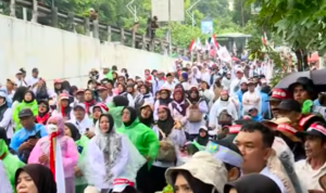 Doc. Massa aksi yang terdiri dari guru madrasah, guru swasta, dan guru honorer dari berbagai daerah di Indonesia saat menyampaikan aspirasi di depan Gedung DPR RI, Jakarta, dalam rangka menuntut reformasi kebijakan ASN/P3K, peningkatan kesejahteraan pendidik, serta kesetaraan hak bagi tenaga pendidik non-negeri pada peringatan Hari Kebangkitan Nasional, Selasa (20/5/2026).