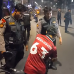 Doc. Aparat kepolisian melakukan pemeriksaan terhadap kendaraan bermotor saat operasi cipta kondisi di kawasan Roxy, Gambir, Jakarta Pusat, Sabtu (24/5) malam, sebagai upaya pencegahan kejahatan jalanan dan penegakan ketertiban lalu lintas.