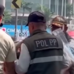 Doc. Petugas Satpol PP DKI Jakarta saat melakukan penertiban terhadap pedagang es krim di kawasan Car Free Day (CFD) Bundaran HI, Jakarta Pusat (Minggu, 24 Mei 2026), yang sempat menjadi perhatian warga dan viral di media sosial.