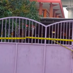 Doc. Tampak depan rumah tempat ditemukannya WNA asal Korea Selatan meninggal dunia di Kampung Buaran, Desa Lambangsari, Kecamatan Tambun Selatan, Kabupaten Bekasi, yang telah dipasangi garis polisi guna kepentingan proses penyelidikan oleh aparat kepolisian.