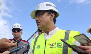 Doc. Menteri Sosial Saifullah Yusuf menyampaikan penjelasan kepada awak media terkait rencana anggaran pengadaan sepatu siswa Sekolah Rakyat tahun 2026, termasuk mekanisme lelang terbuka untuk memastikan transparansi dan akuntabilitas.