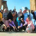 Doc. Pengurus RW 05 Kelurahan Bambankerep bersama Ketua PKK RT, kader Posyandu, dan pengurus TP PKK kelurahan berfoto bersama saat kegiatan kebersamaan di Kabupaten Gunungkidul, Daerah Istimewa Yogyakarta, Sabtu (2/5/2026).