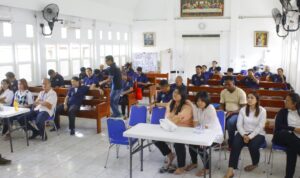 Doc. Suasana kegiatan pelayanan rohani yang digelar FERADI WPI Jakarta Raya bersama Subur Jaya Lawfirm di Lapas Narkotika Kelas IIA Gunung Sindur, Kabupaten Bogor, Rabu (6/5/2026). Terlihat Wakil Ketua Umum DPP FERADI WPI sekaligus Ketua DPD FERADI WPI Jakarta, Harriani Bianca Daryana, memimpin puji-pujian didampingi ps. Melkianus Reawaruw dan Pastor Eko Setiadi, sementara warga binaan mengikuti rangkaian ibadah dengan khidmat.