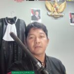 Doc. Sukindar dari Pusat Bantuan Hukum FERADI WPI Advokat dan Paralegal DPC Kota Semarang saat memberikan penjelasan terkait hak-hak masyarakat dalam proses pemeriksaan kepolisian, termasuk pentingnya pendampingan hukum, hak untuk membaca Berita Acara Pemeriksaan (BAP), serta pemahaman terhadap ketentuan KUHAP terbaru guna mencegah kesalahan prosedur hukum.